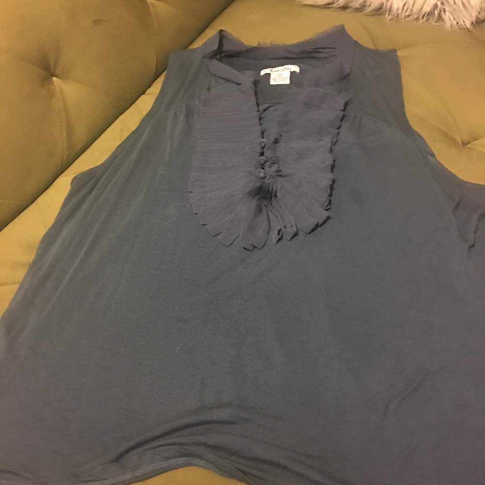Pretty embellished sleeveless blouse - Picture 3 of 5
